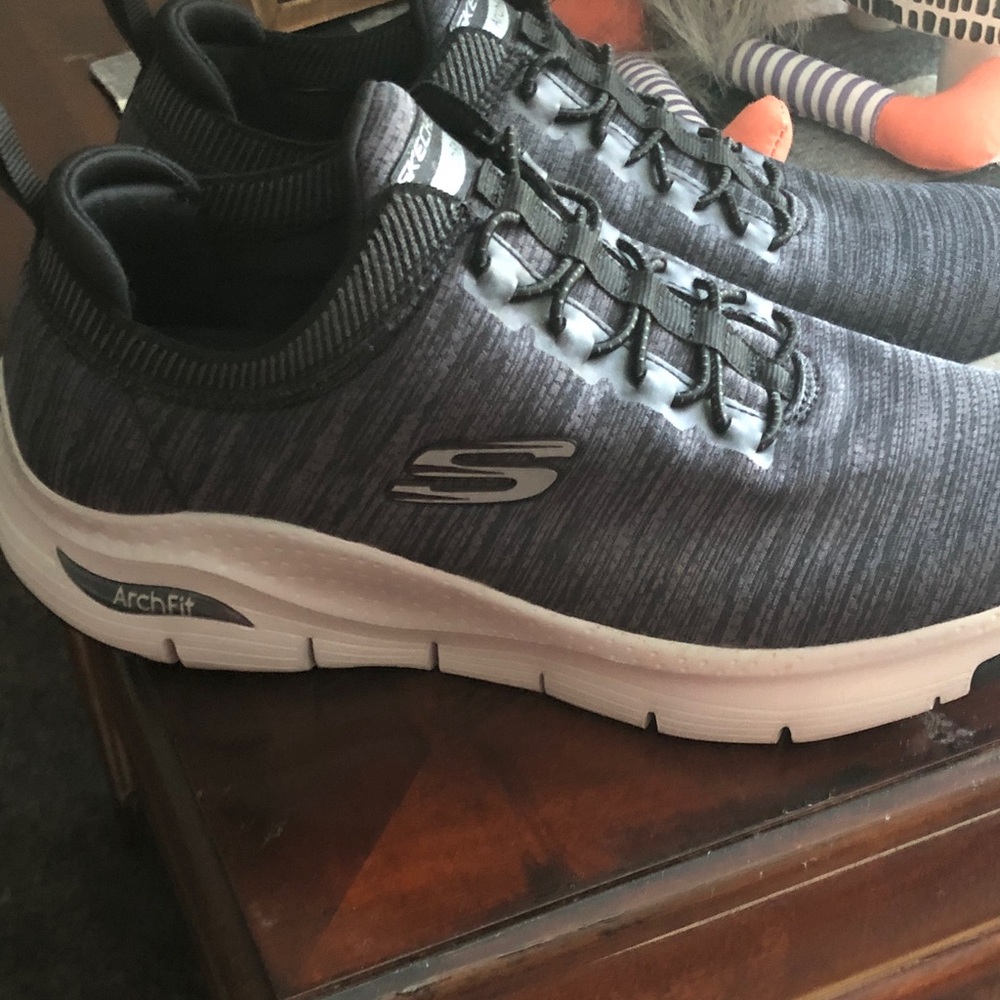 Skechers Arch Fit Knit  Sneakers - Dark Gray with White Sole